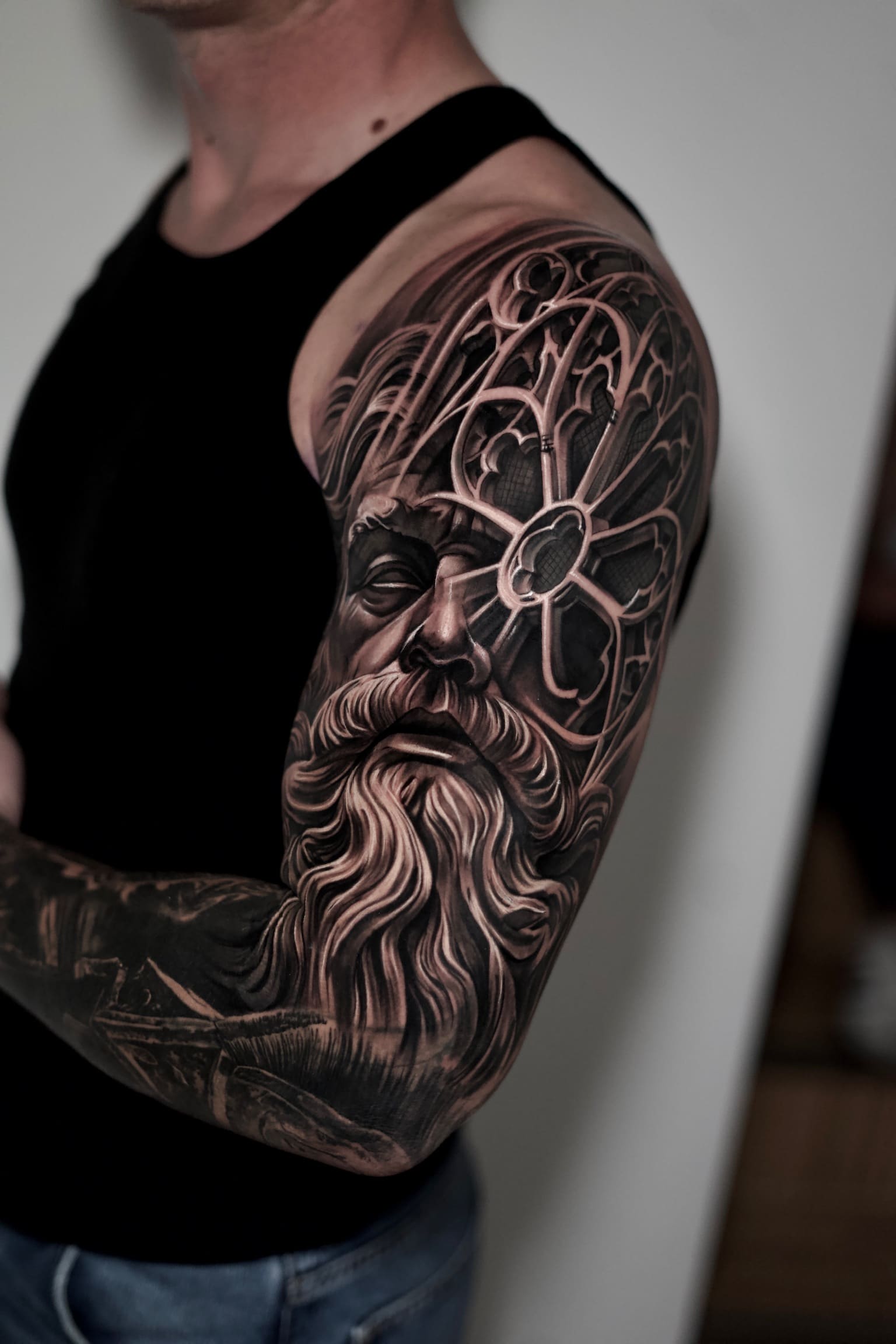 Tattoo von FON – Ivory Tattoo Berlin